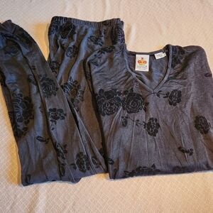 Floral black Women's silk Sleepwear Set fits medium